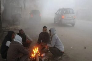 बांका में सुबह के समय, रात के समय घने कोहरे...Complete Bihar Weather: Your District TitleComplet